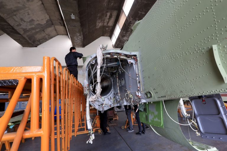 Congreso: Fuerzas Armadas podrán operar talleres de mantenimiento aeronáutico