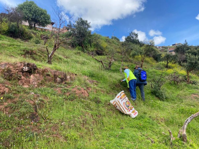 Cusco: pobladores de Santiago retiran residuos sólidos de monumento arqueológico Pukin