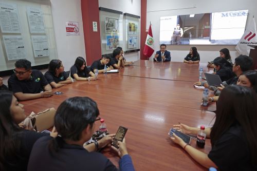 Estudiantes de la Universidad de Oaxaca de México visitan la Agencia Andina y El Peruano
