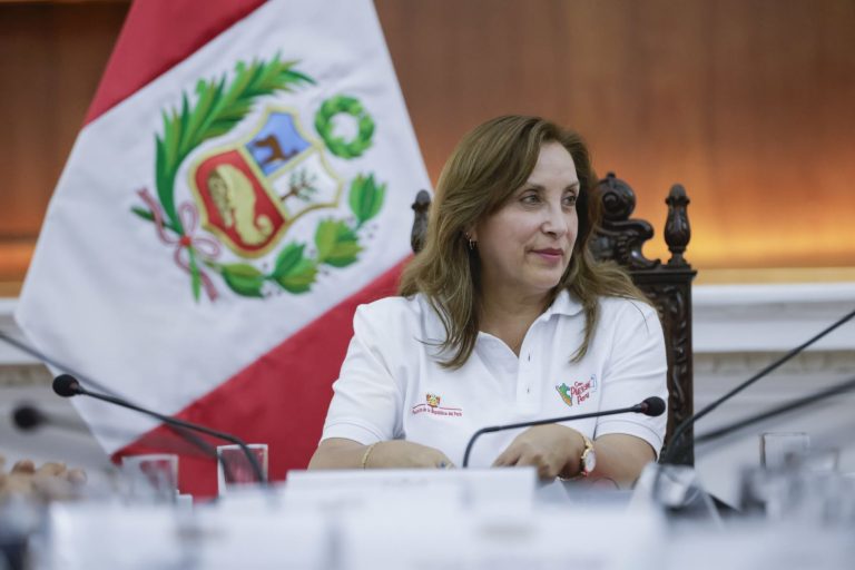 Jefa de Estado se compromete con el desarrollo de la Marina de Guerra del Perú