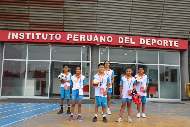 Niños asumieron presidencia del Instituto Peruano del Deporte por un día