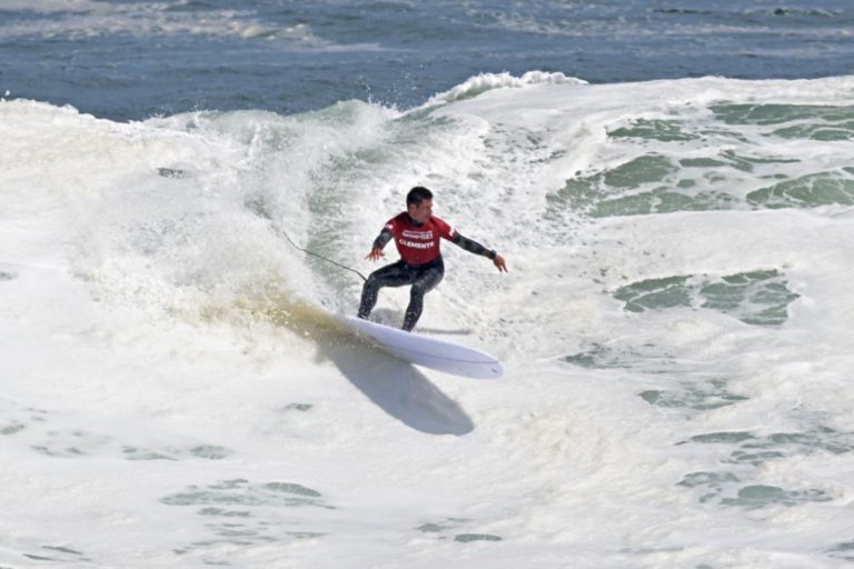 Surfistas ‘Mafer’ Reyes y ‘Piccolo’ Clemente competirán en Mundial de Longboard