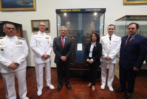 Portalones de la Corbeta Unión devueltos por Chile son exhibidos en Museo Naval